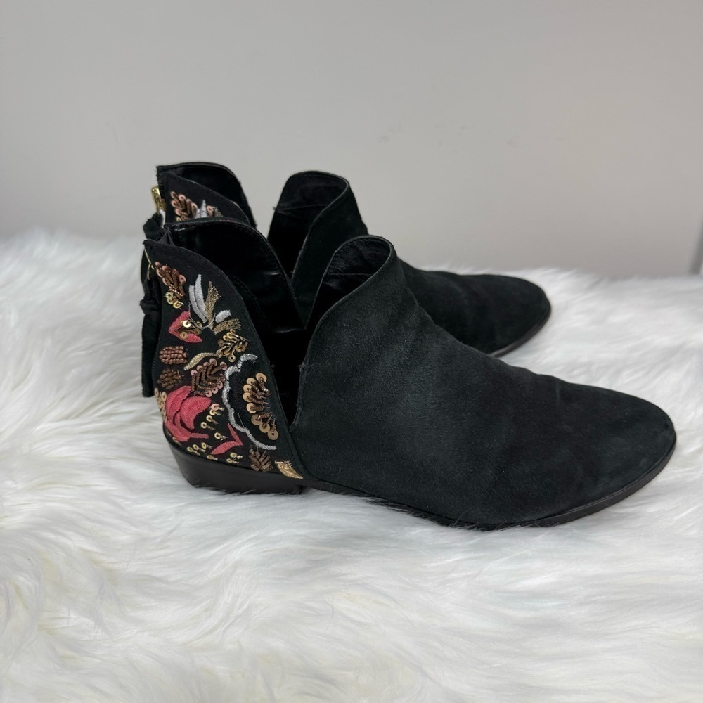 Reaction Kenneth Cole Black Suede Embellished Booties Size 8